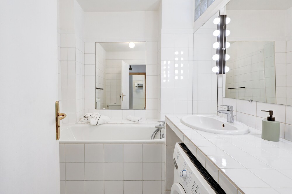 Charming 1BR Steps from Saint-Germain