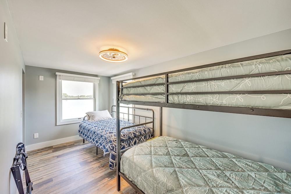 Private Indoor Hot Tub: Fish & Boat on Sylvan Lake