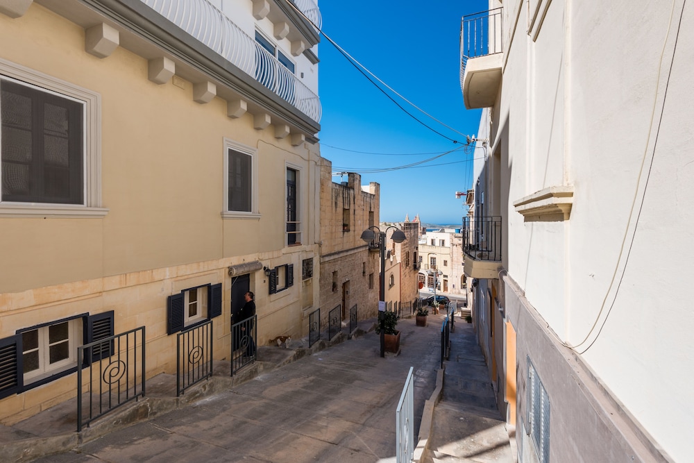 Mellieha Vacations - Yellow Pearl Apartments - Property Image 1