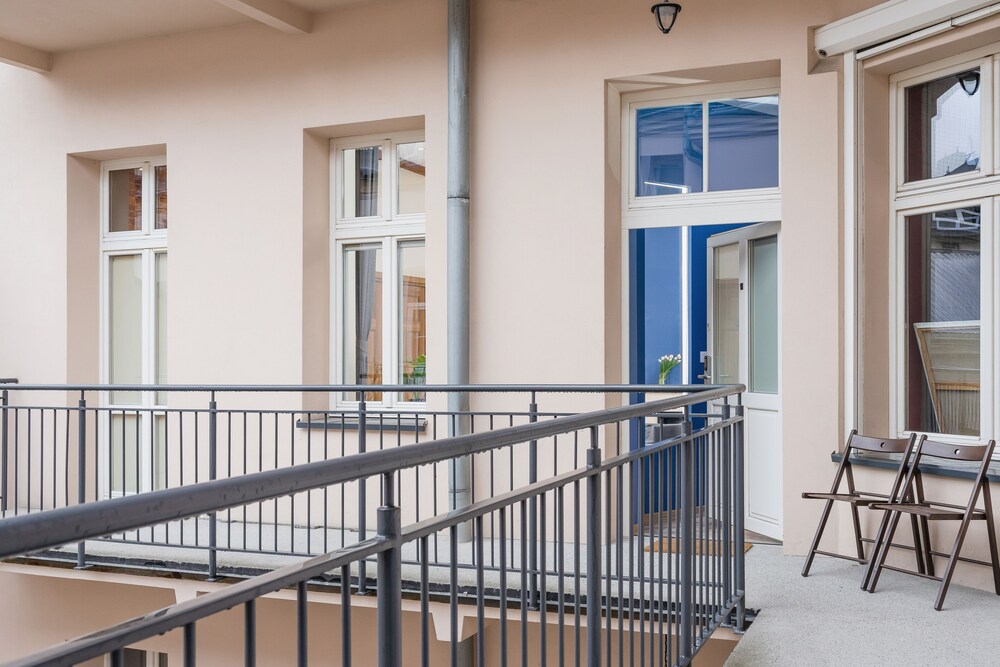 Apartment Brzozowa Krakow by Renters view 4