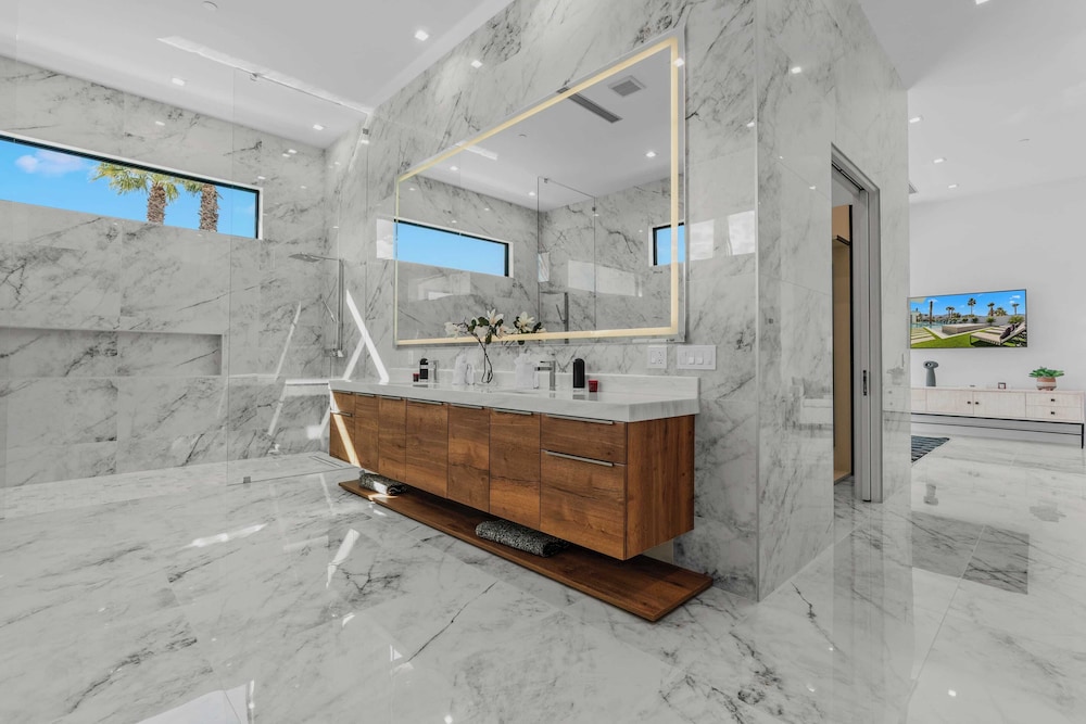 Fine Luxe Retreat w/ Pool & Hot Tub Bravo Villa #15 by Avantstay