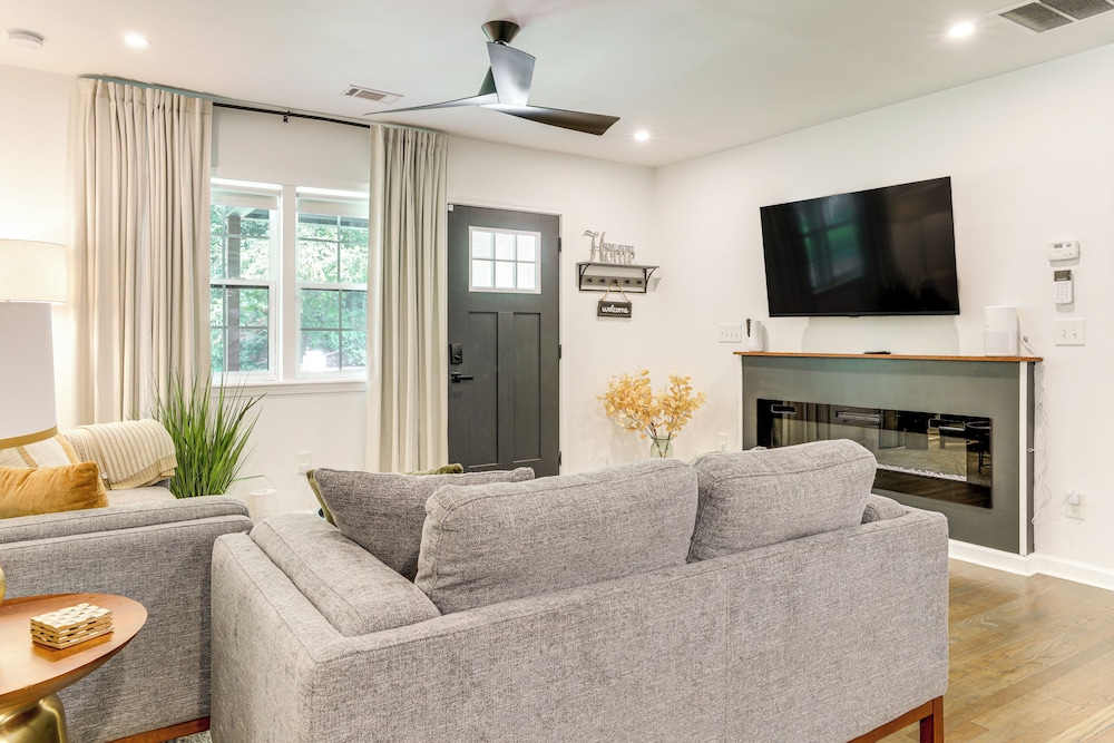 5 Mi to Dtwn Atlanta: Family Home w/ Fenced Yard