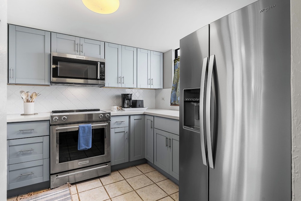 2br, 2BA Condo Across From Magic Sands Pool, AC, Tennis & Bbqs - Vrkcv
