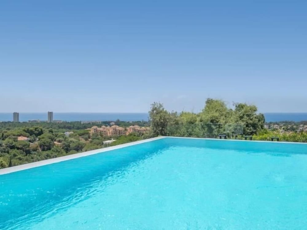 Sunrise Villa Marbella by Lodgerstrip
