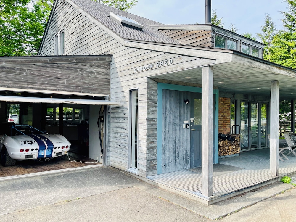 GARDEN SHED