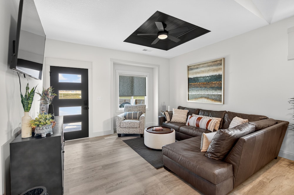 Plush & Roomy - Perfect For All Ages Near Ku & Kc 3 Bedroom Duplex