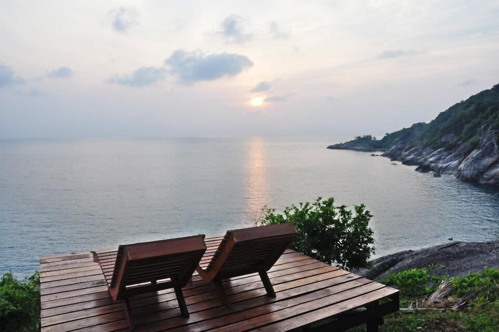 AmaresA Resort & Skybar