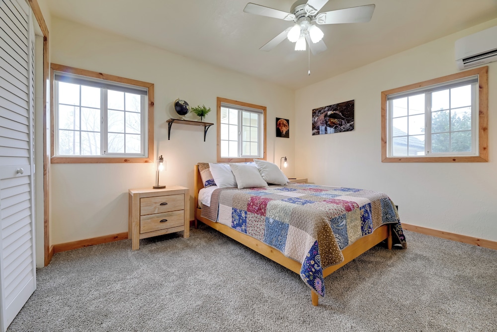 Nature Lovers Getaway in Rural Grants Pass