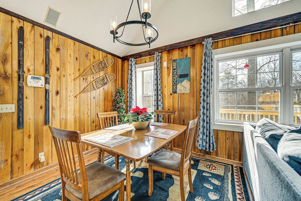 5 Mi to Blue Ridge Parkway: Mountain Cabin in Cana