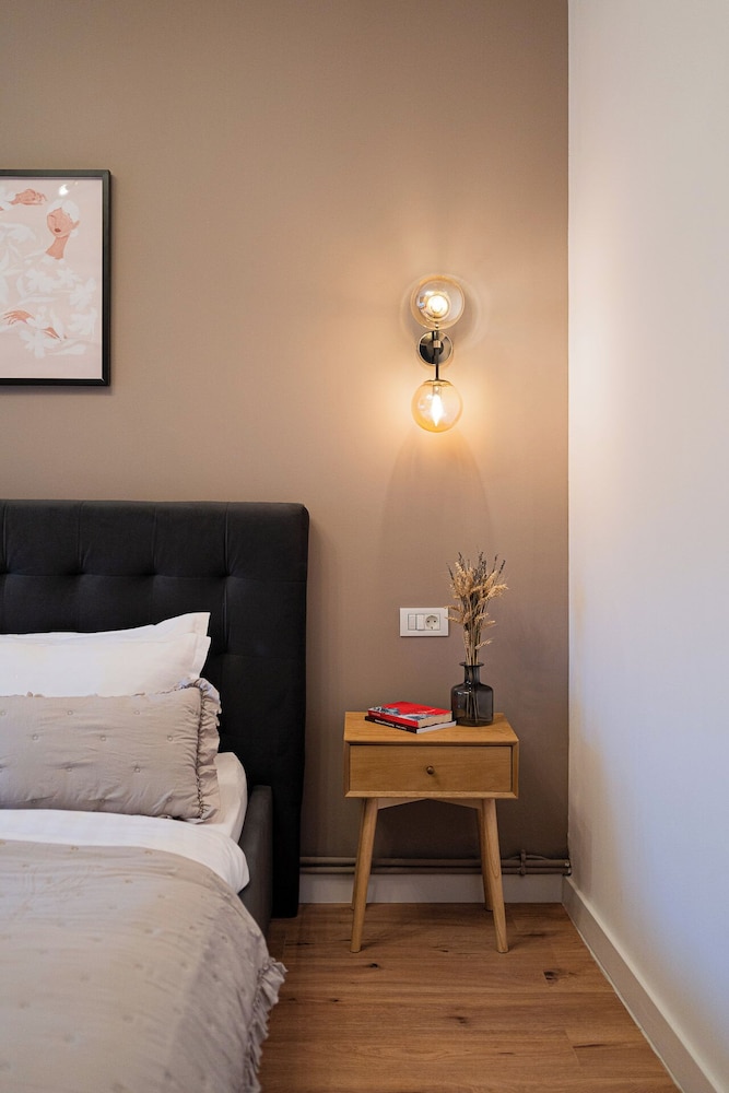 Loggia & Luxe 4BR Penthouse in Universitatii Area
