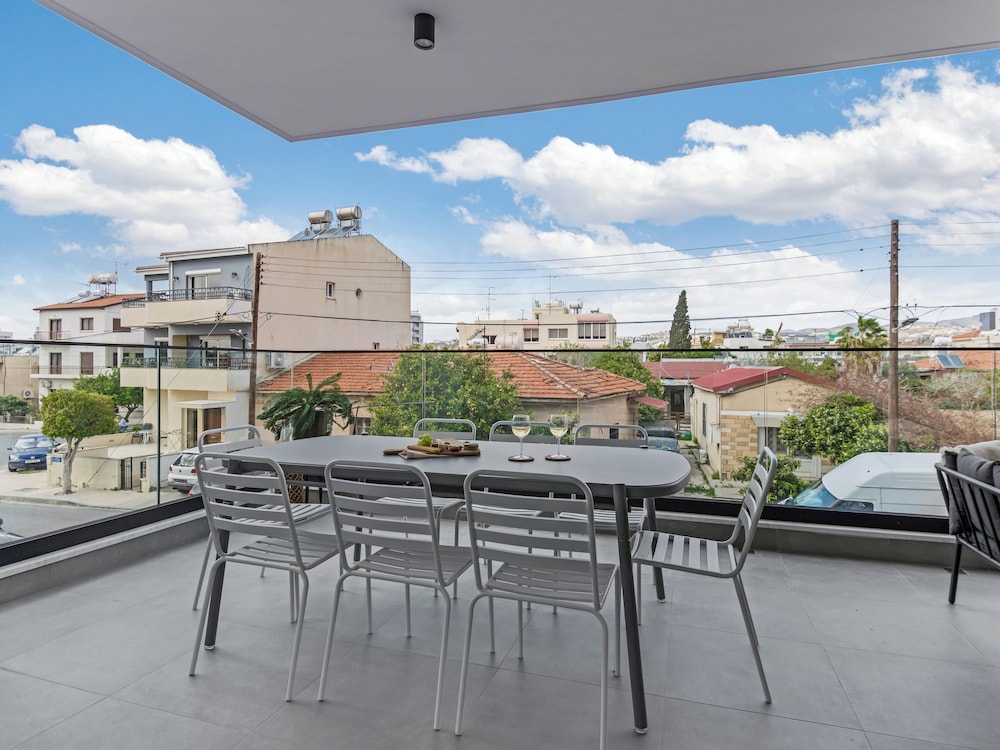 Sanders Crystal 2 Limassol