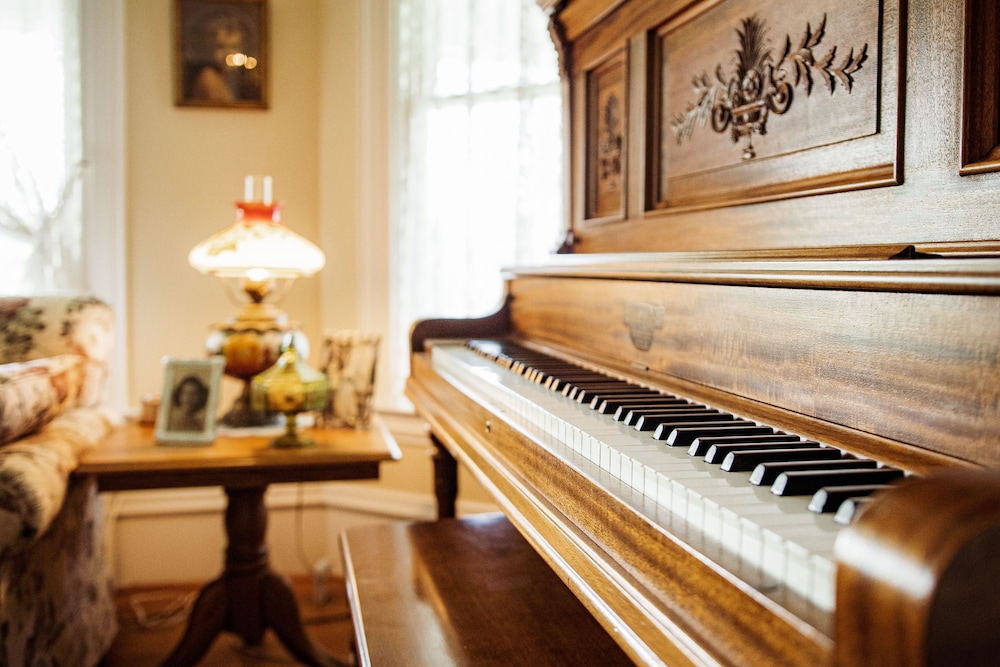 Hudson Manor Bed and Breakfast