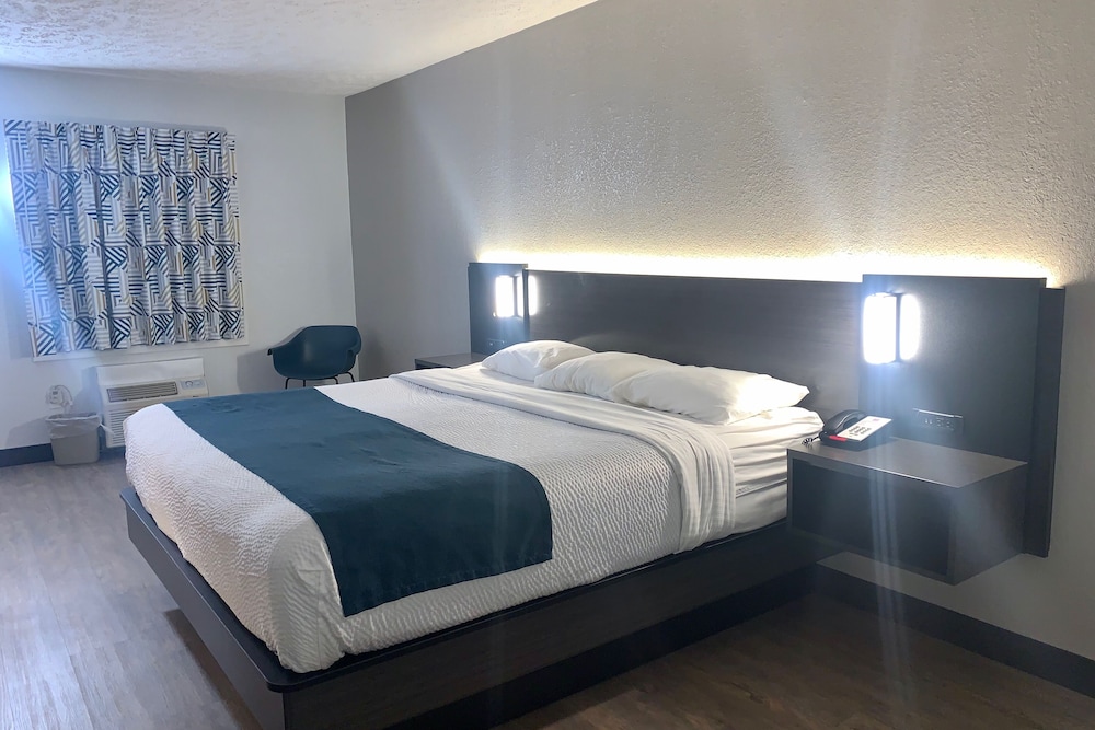 Hillsville Vacations - Motel 6 Hillsville, VA - Property Image 34