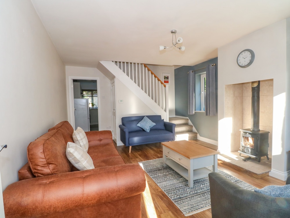 6 Hunters Green Close