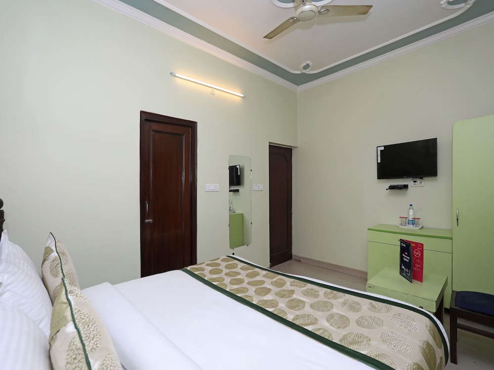 OYO 11312 Hotel Aero Capitol