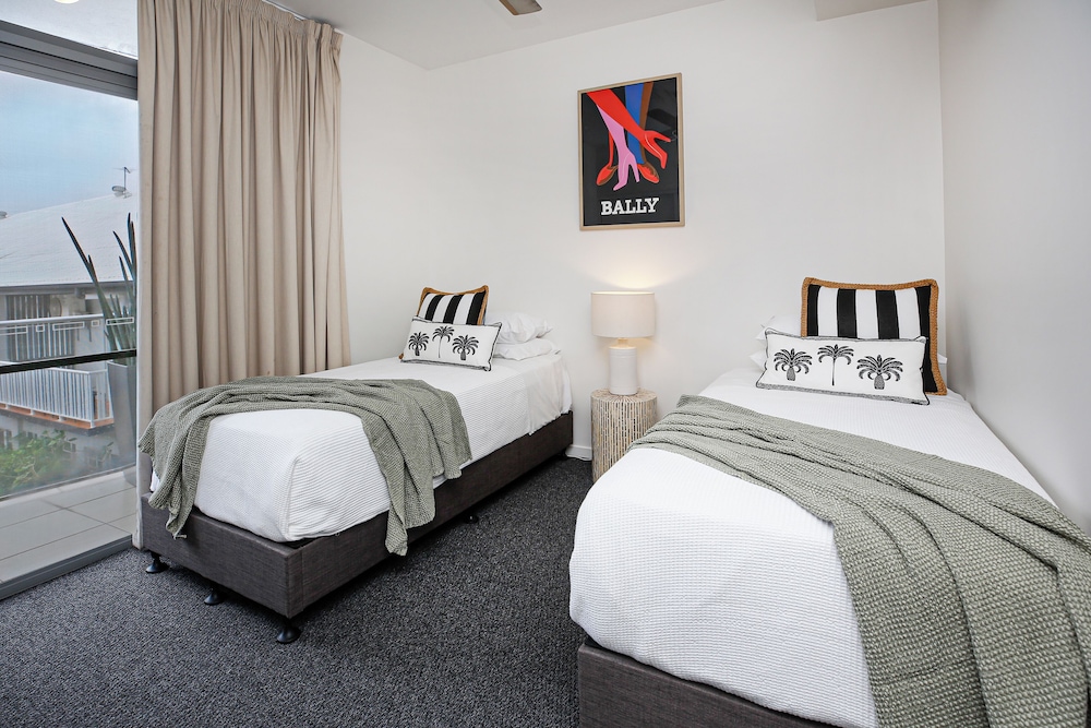 Luxury Cairns Stay with Pool and BBQ