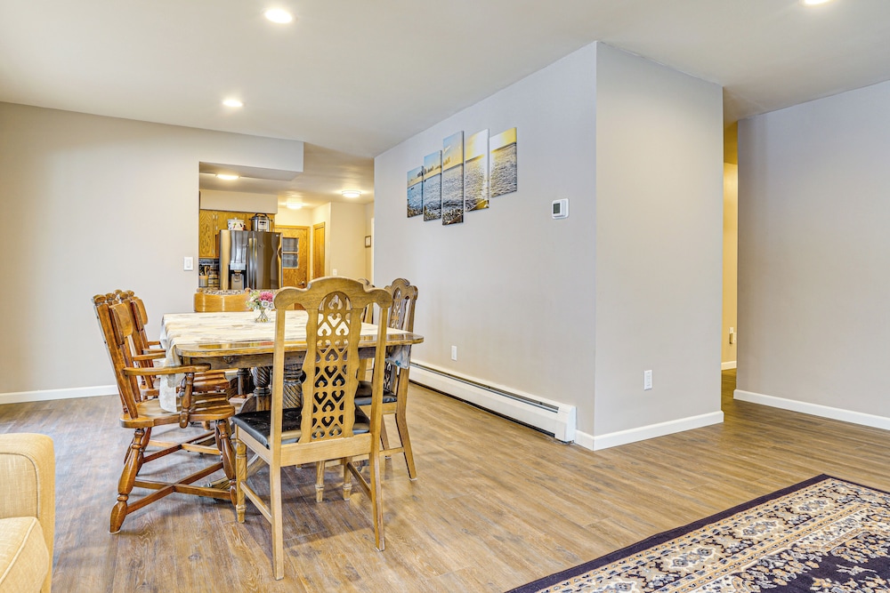 Scenic Home w/ Lake Washington Access & Fire Pit