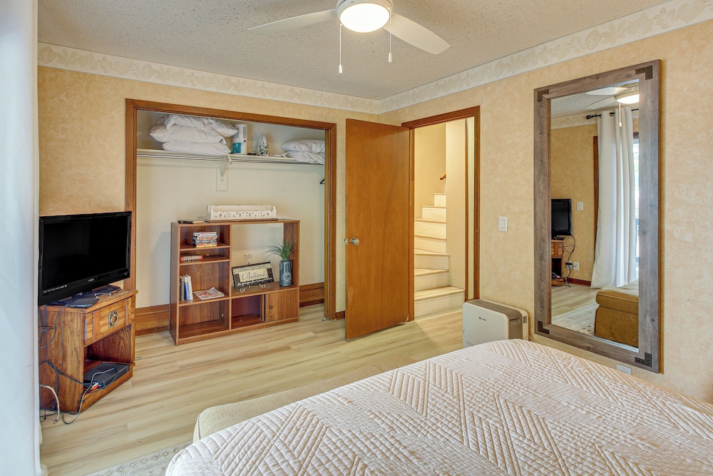 Lake Desoto Townhome: Swim Dock, Pets Welcome!