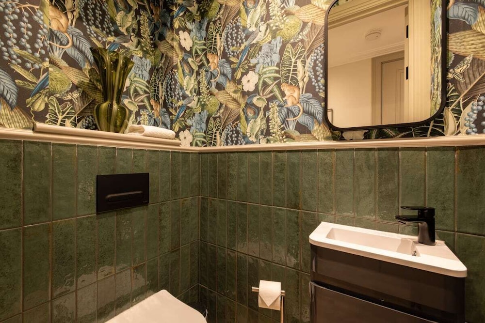 The Brunswick Square Retreat - Glamorous 1bdr Flat