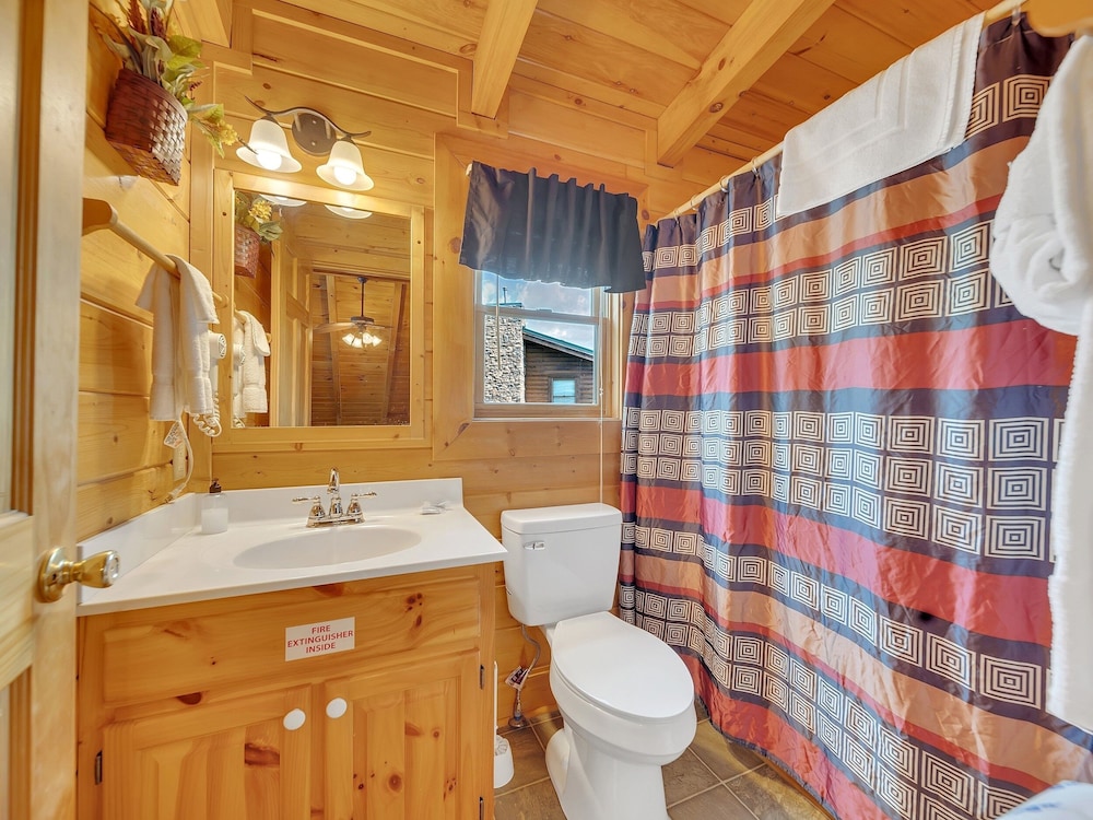 Ern860 - Cozy Bear Overlook 4 Bedroom Cabin