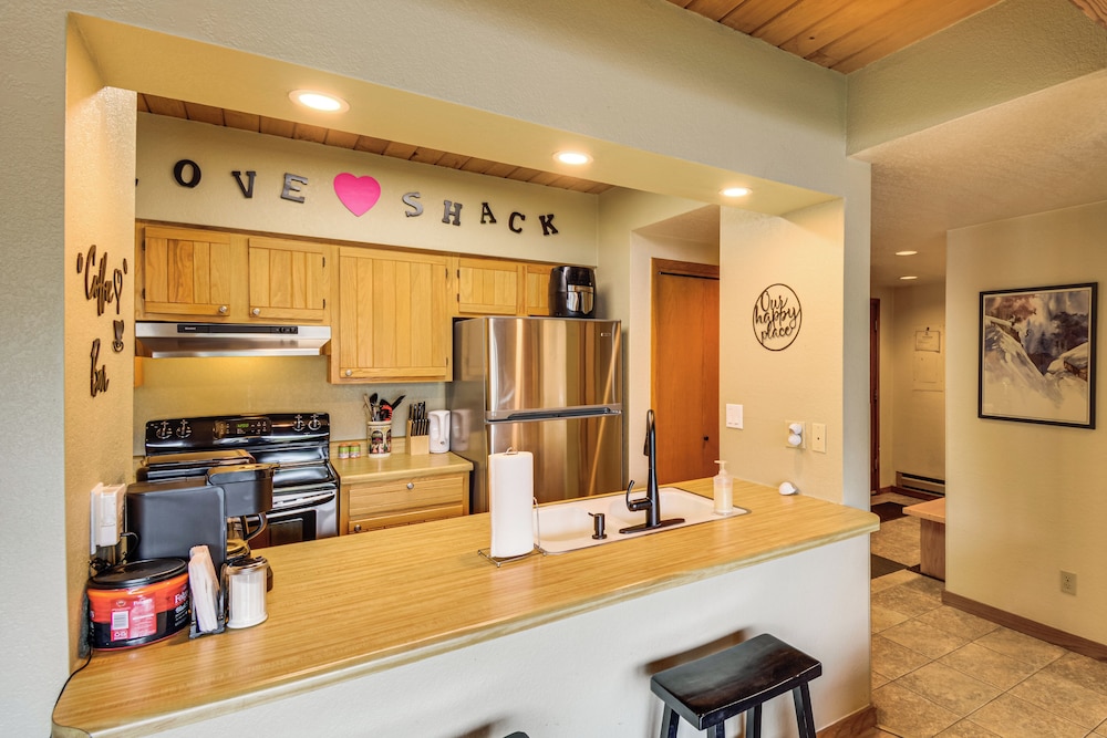 The Love Shack - A Couple's Colorado Retreat!