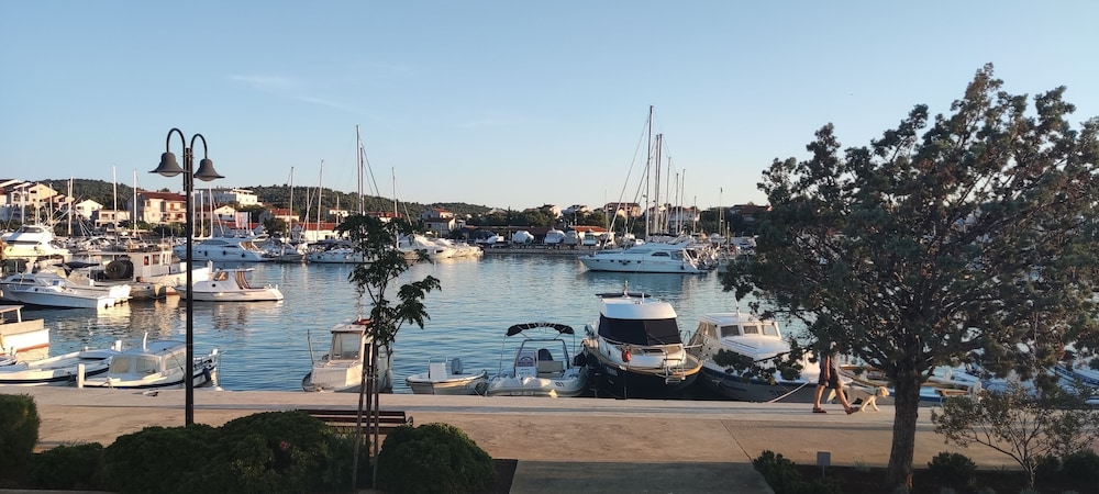 Stunning 2-bed House in Jezera With Sea Views