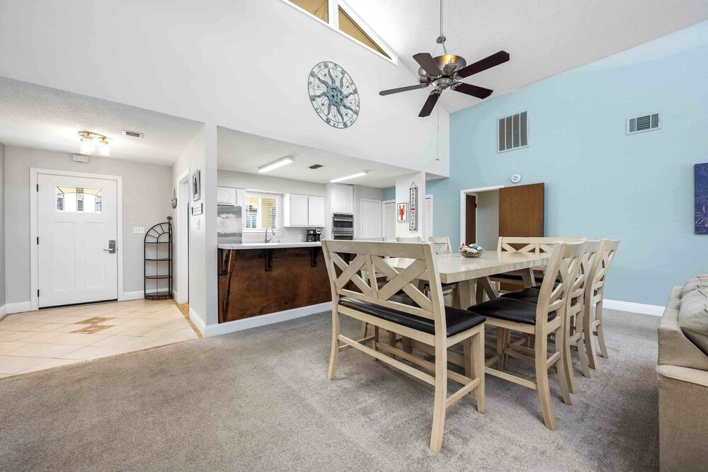 Harbor Seahorse - Outdoor Deck & Boat Dock