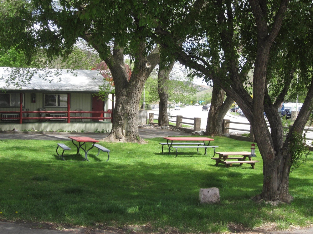 Wapiti Self-Service Lodge