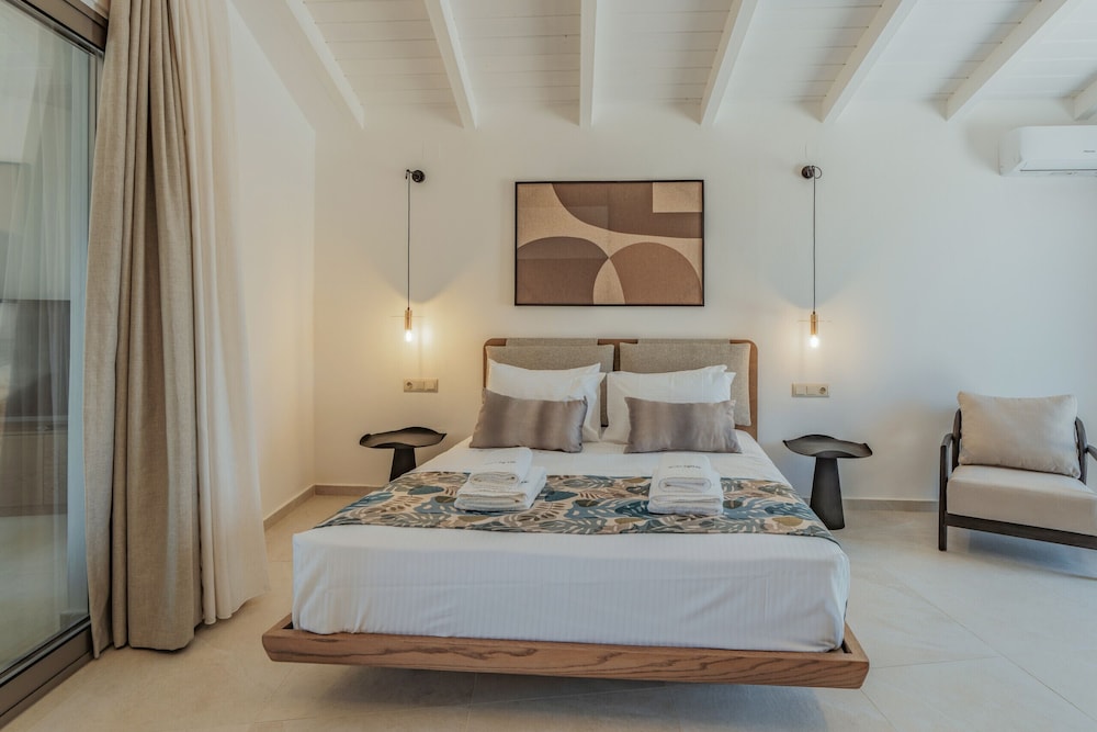 Luxury Villa Maximus - With Private Heated Pool
