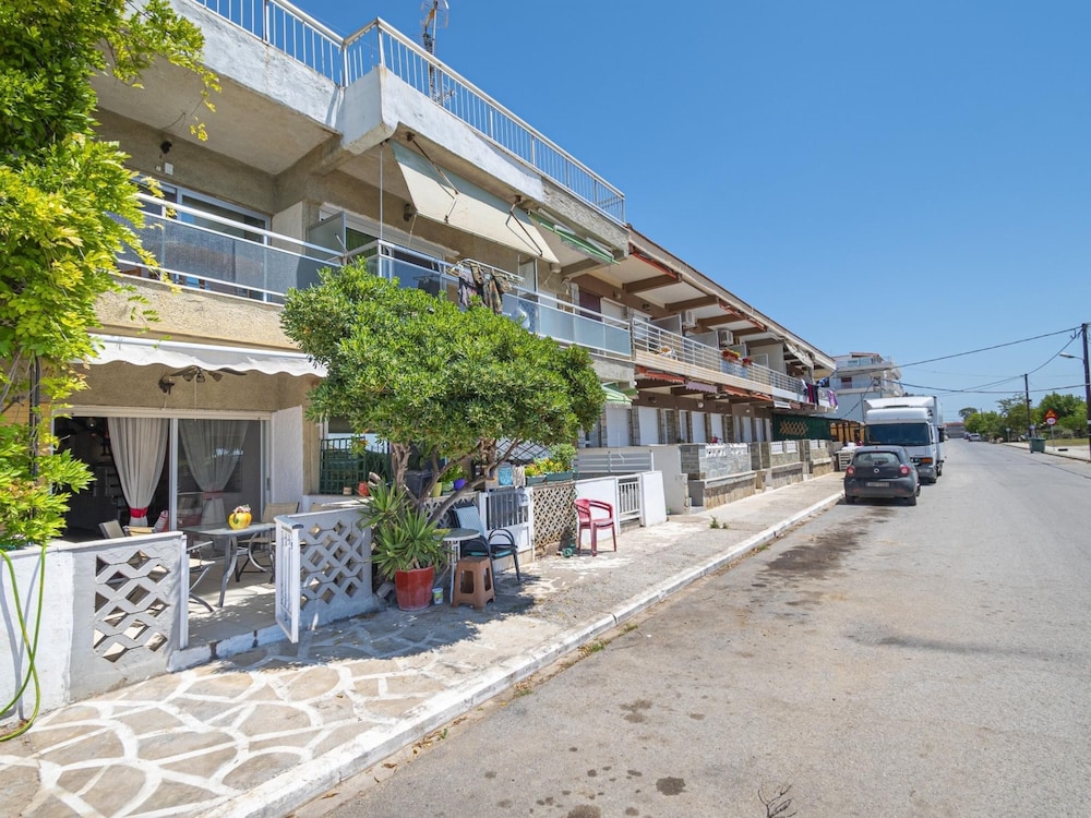 Thetis Seafront Home by Rentalspro photo 1