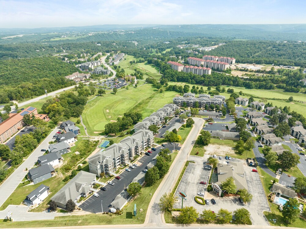 Green Mountain Grand 4 Bedroom Condo by RedAwning