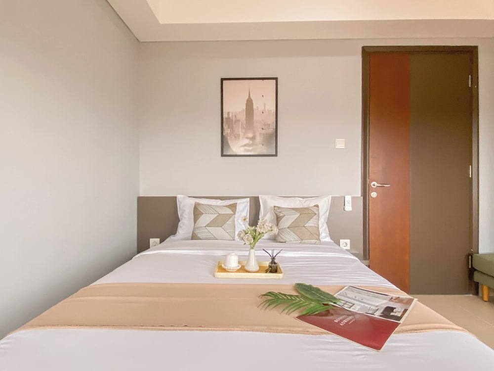 Minimalist and Cozy Living 2BR Pollux Chadstone Apartment