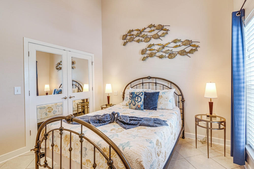 Walk to Beach: Pool-view Condo in Galveston!
