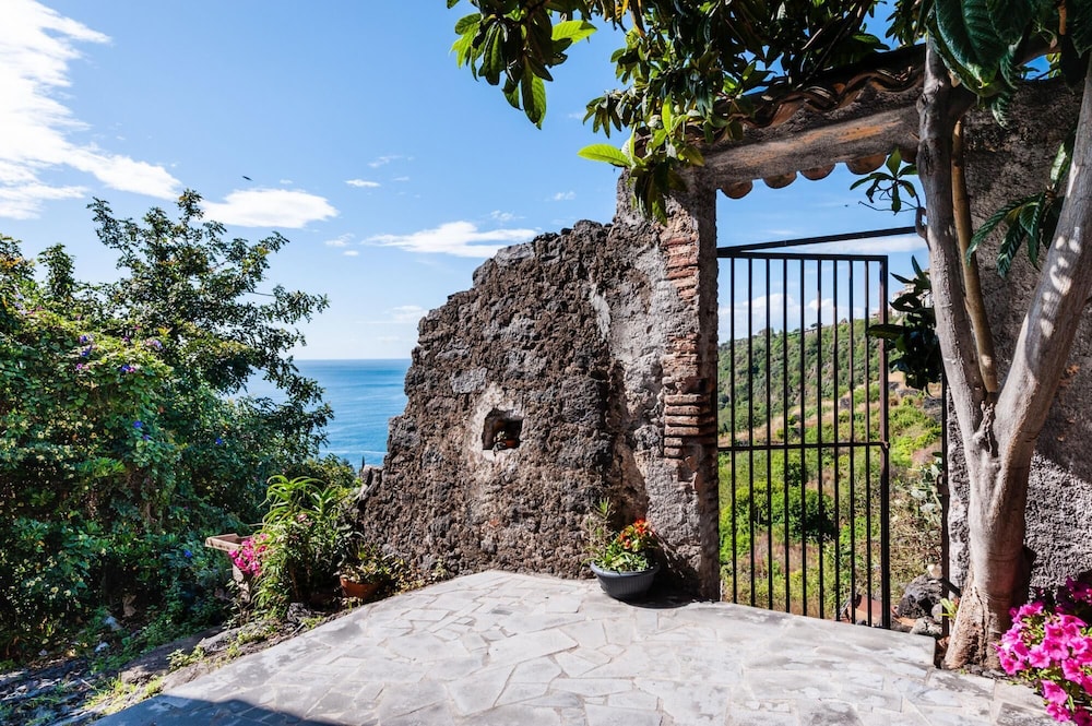 Terra e Mare Apartment by Wonderful Italy