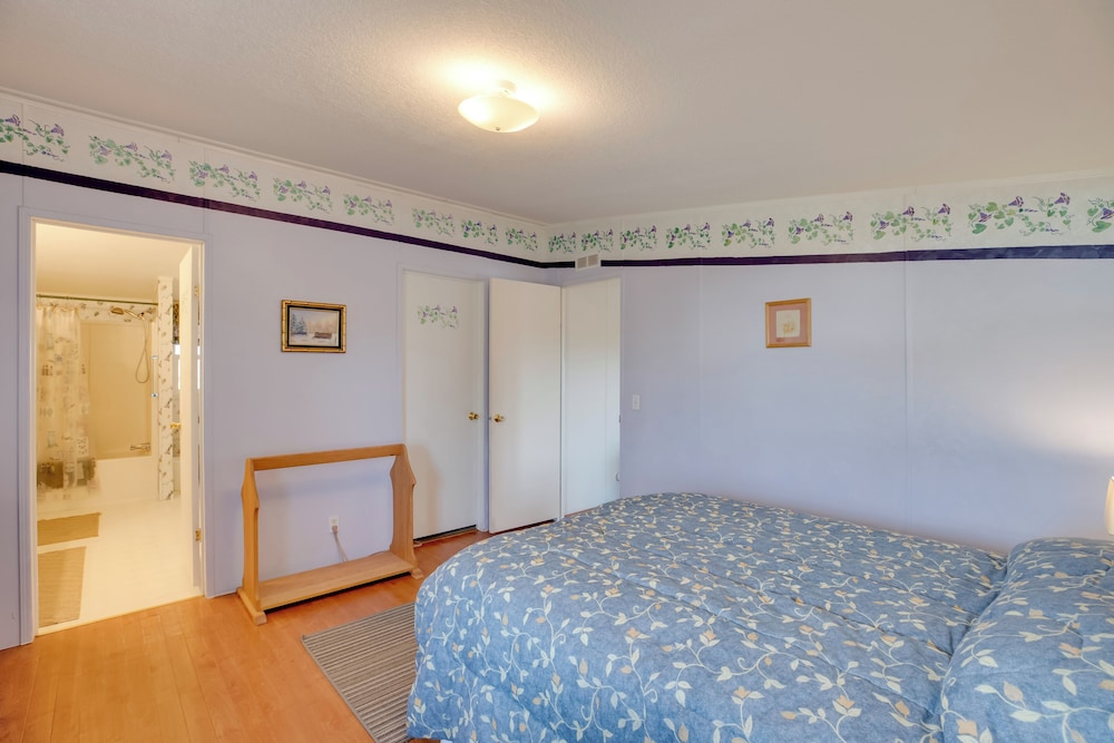 Hot Tub & Screened Patio: Getaway in Montrose!