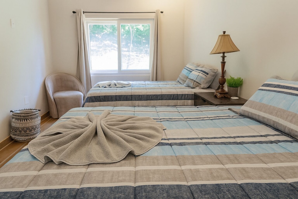 Casa Luminiere- Keyhole Bay #5 3 Bedroom Home