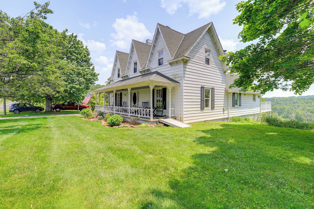Near Blue Ridge Parkway: Galax Home w/ Mtn Views!