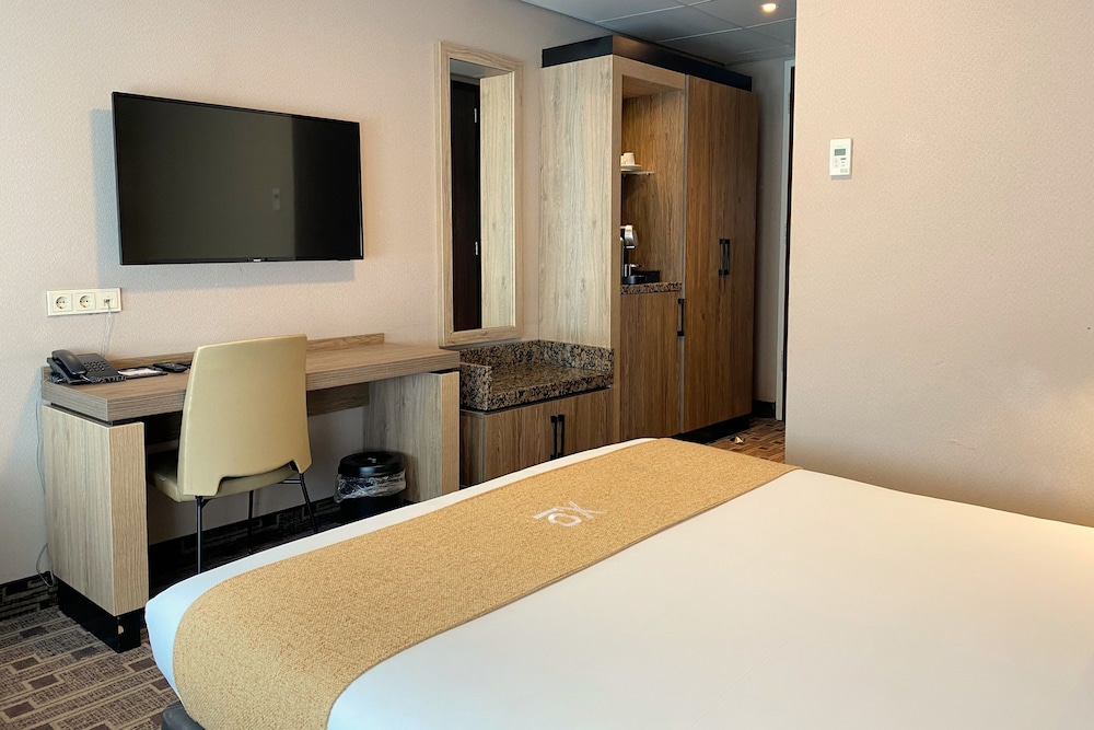 XO Hotels Blue Square 19