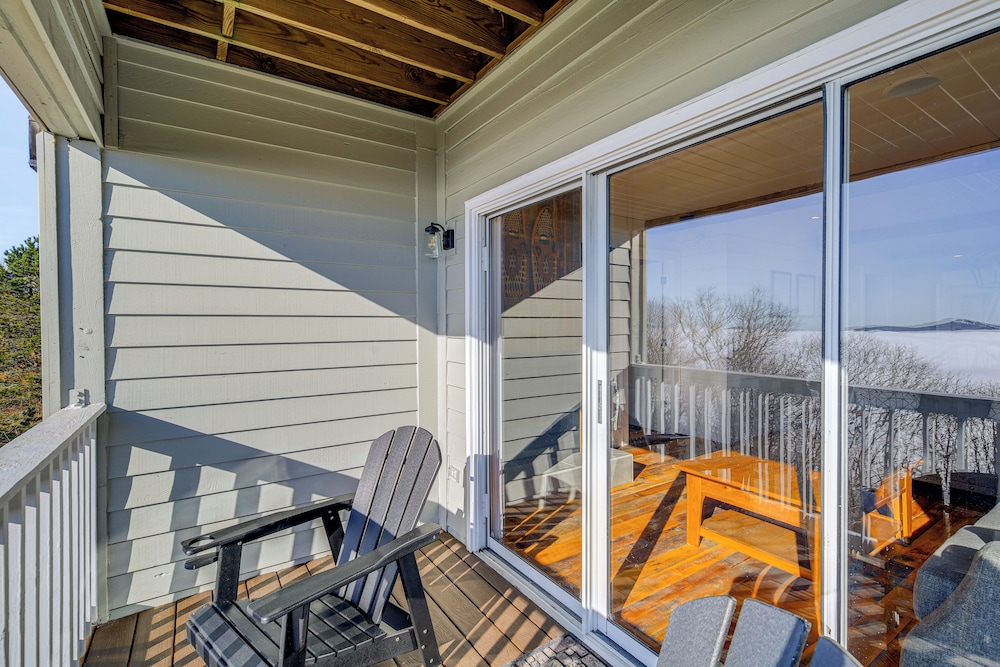 2 Mi to Beech Mtn: Fully Remodeled Condo w/ Patio!