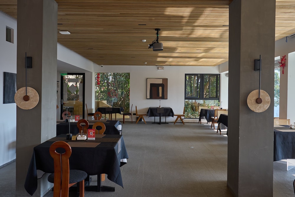 Miyue Shenzhen Tianlu Secret Wild Wizard Holiday Hotel