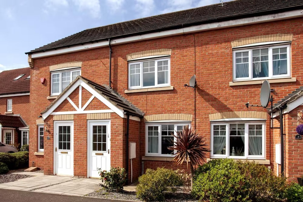 Darlington 3 bed House Near Train Station
