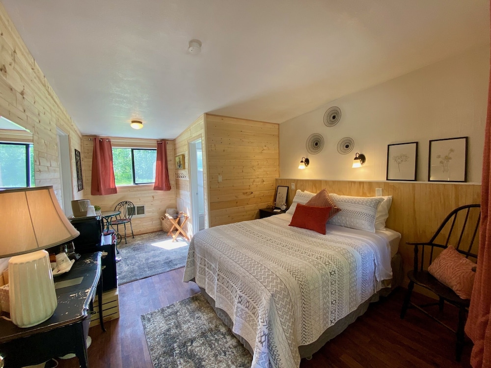 Emerald Valley Inn view 4