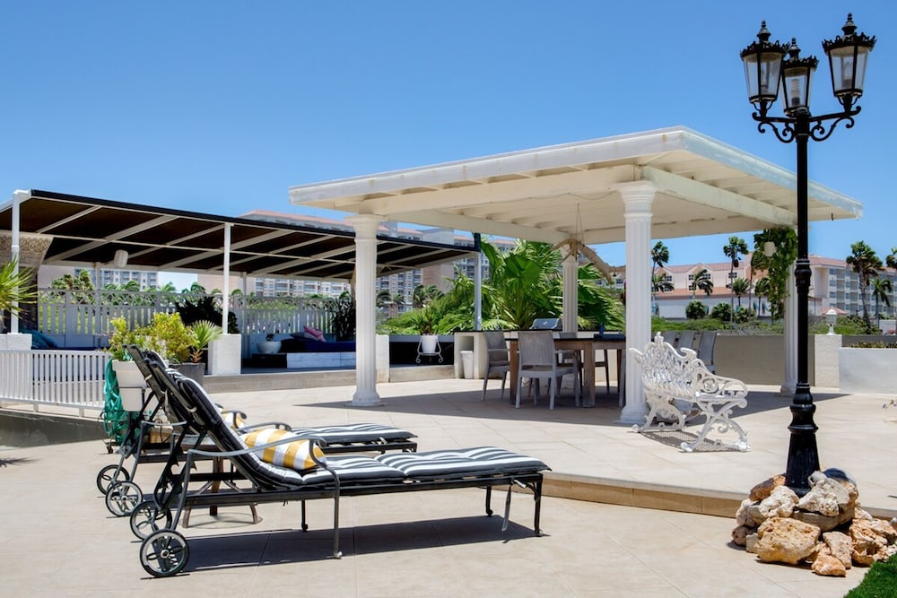 Poolside Apt Ibiza Poolside Apt -2 bd 2 Bath-kitchen-modern Hotel