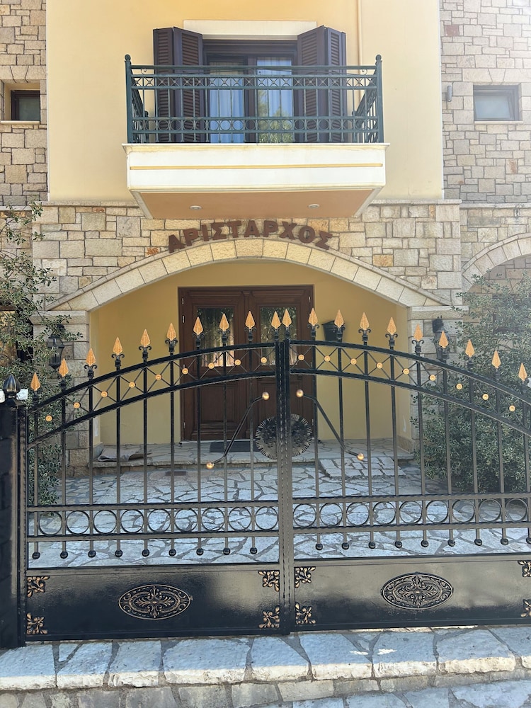 Aristarchos Lodge