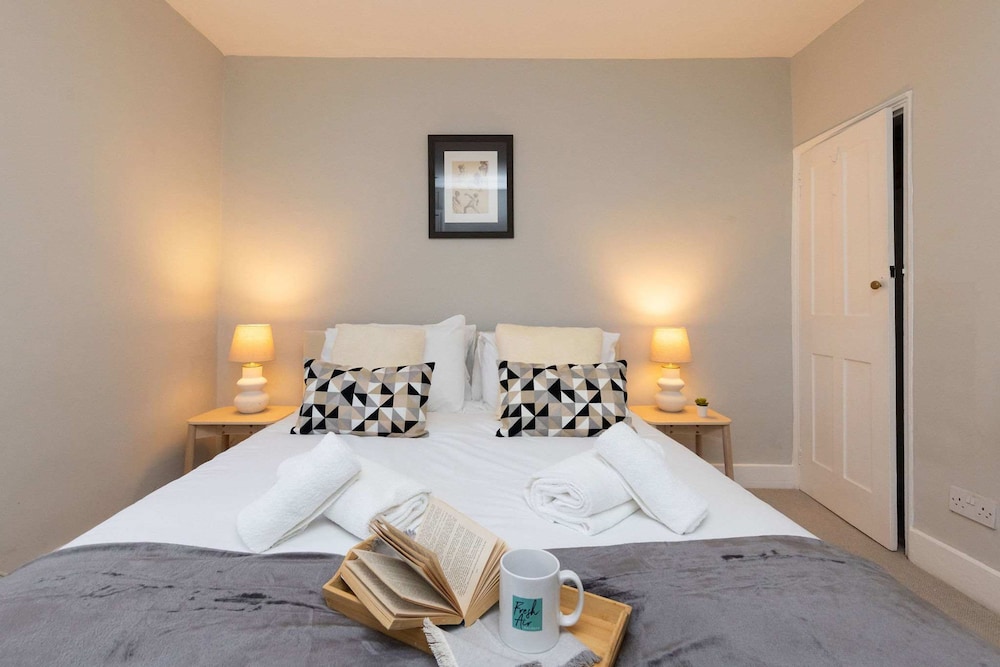 Elegant Georgian City Retreat for 5