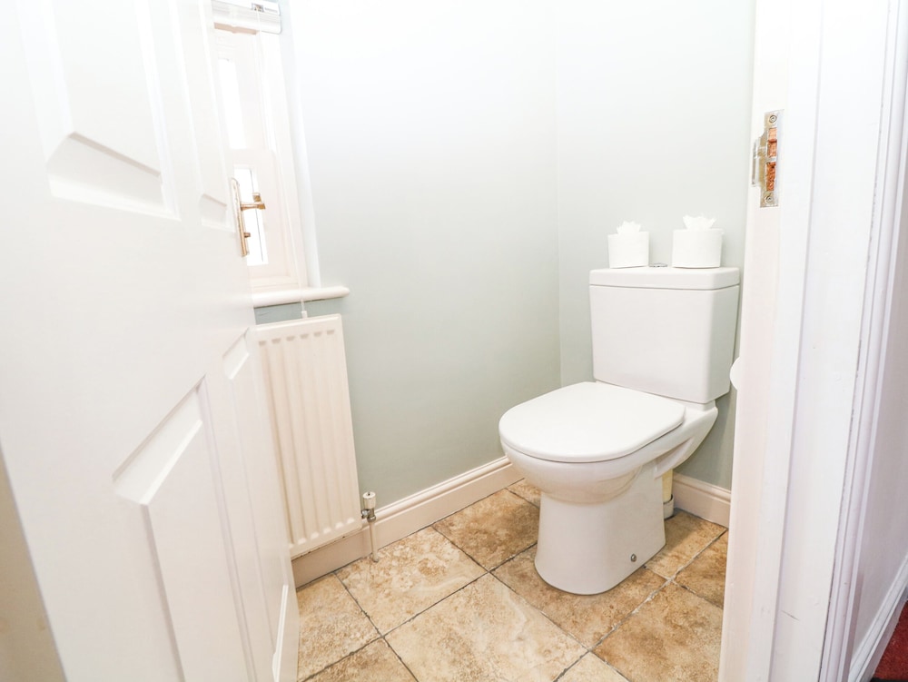 6 Fidlers Close