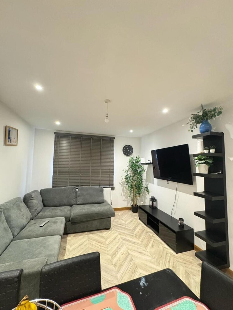 Erith Cosy Retreat Home