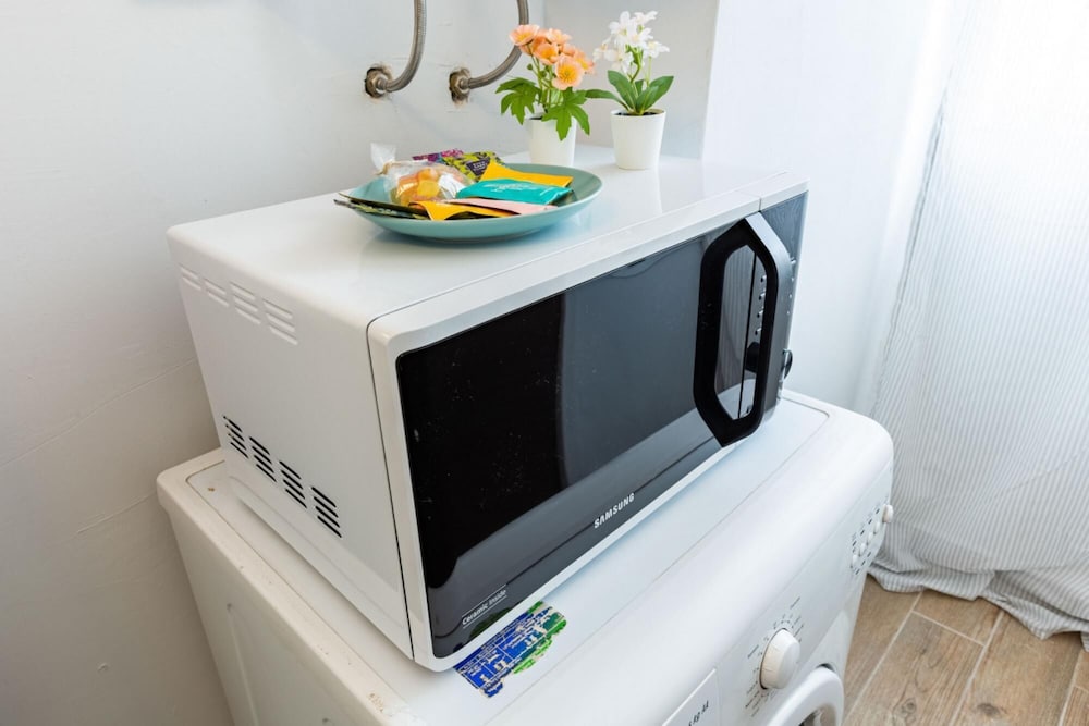 Colorful Flat With Excellent Location Near Trendy Attractions in Kadikoy