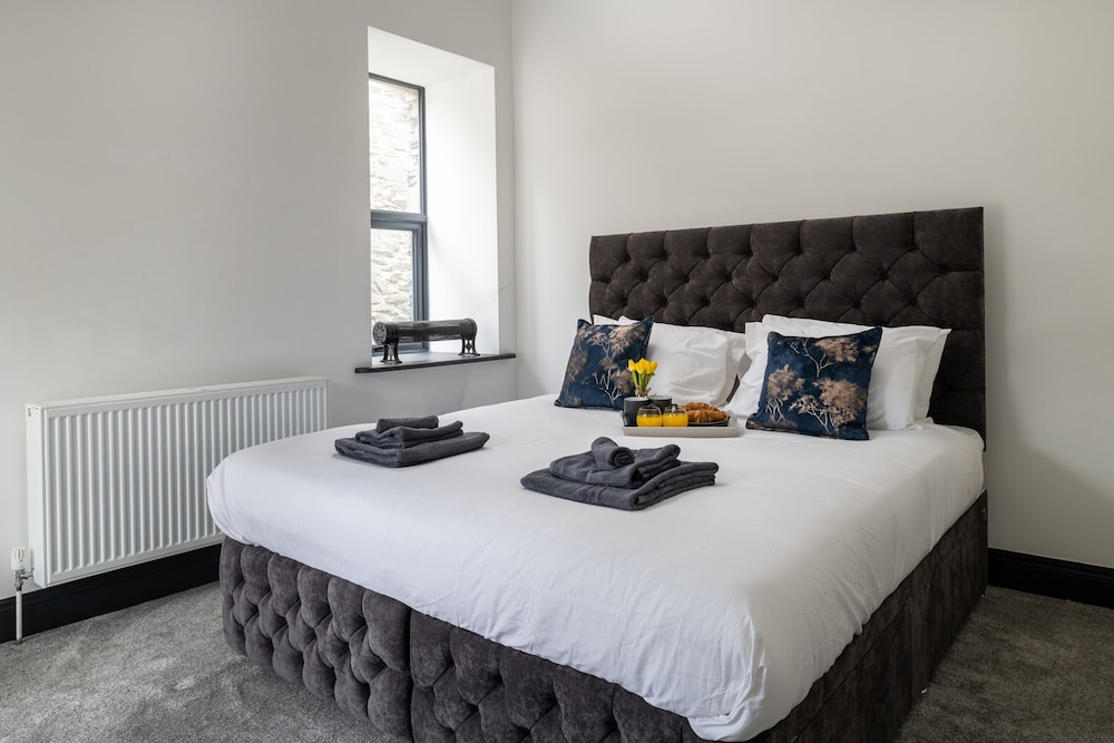 Beautiful 5 Bedroom Apartment in Capel Salem