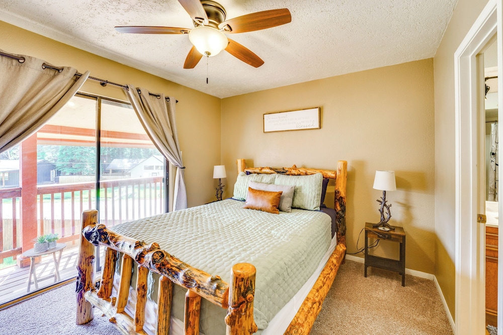 Hike, Bike & Ski: Red River Condo w/ Spa Access